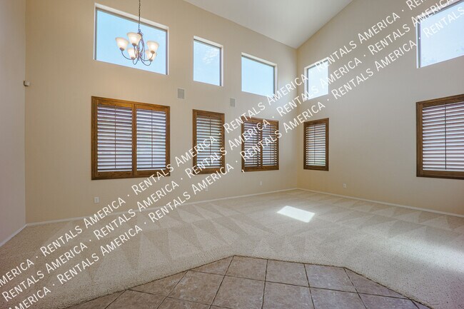 Building Photo - 3854 E Parkview Dr