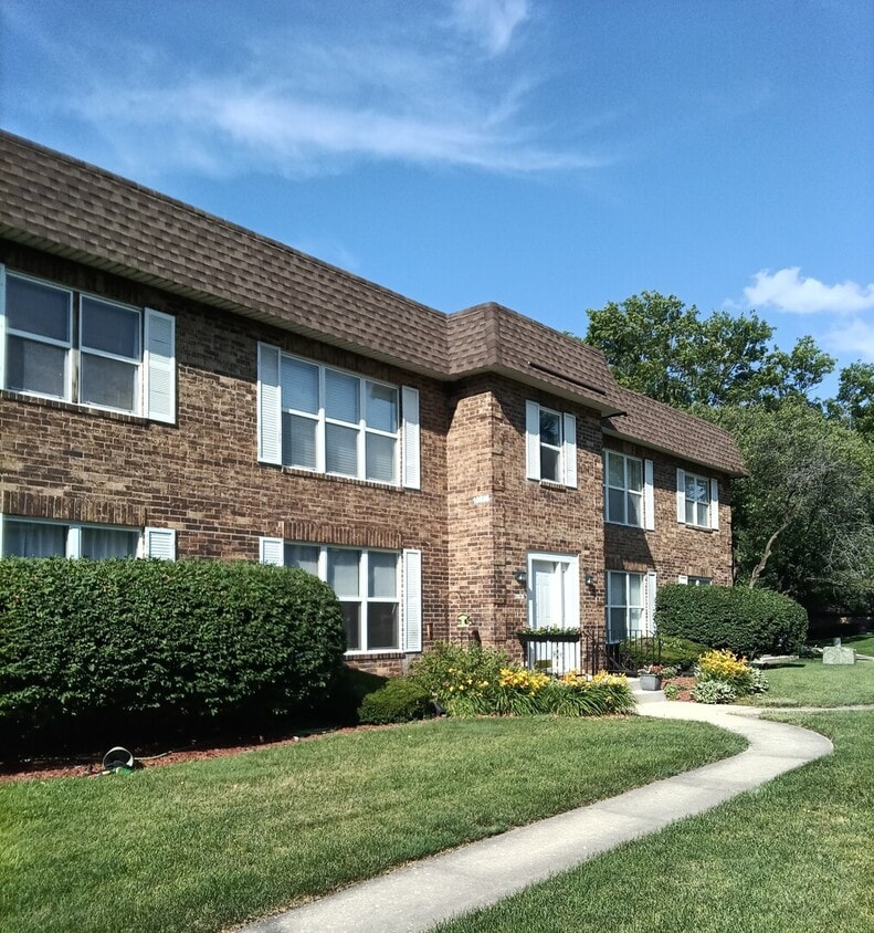 Building Photo - 18535 Harwood Ave