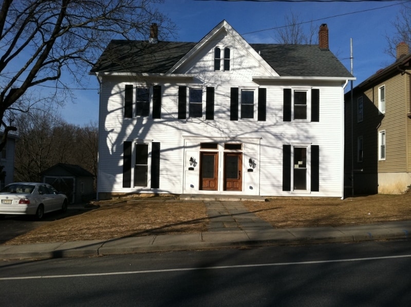 Primary Photo - 100 Main St