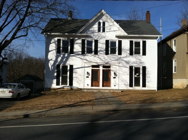 Building Photo - 100 Main St