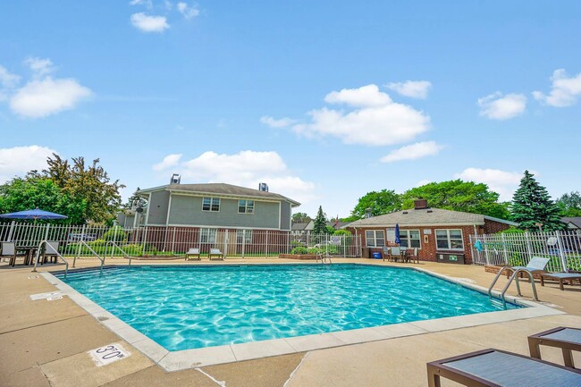 Foxcroft Apartments Swimming Pool - Foxcroft Apartments