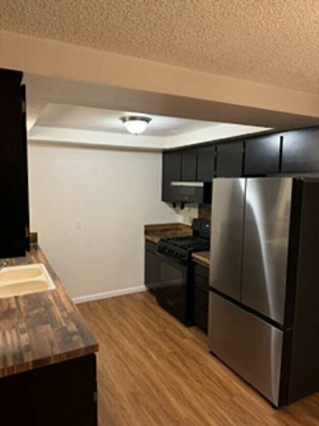 Building Photo - Villalpando - 1218-1222 Summers Lane PM 9-...