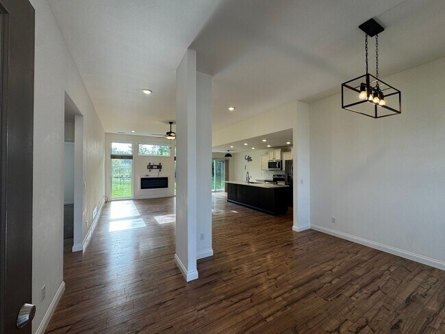 Foto del edificio - Single Family Home - Available For Rent!