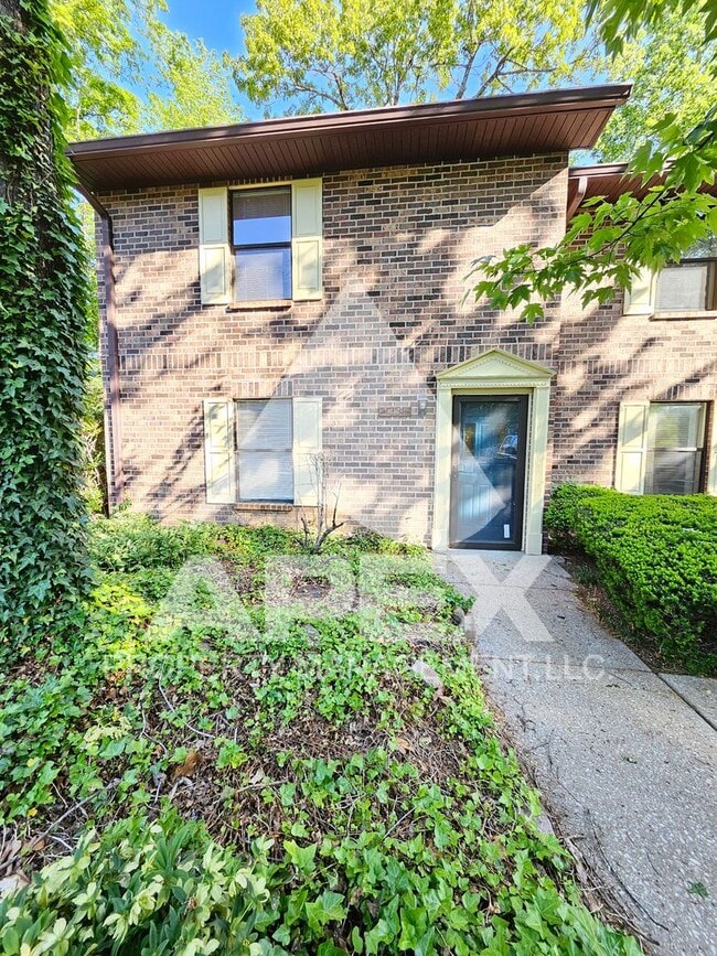 Spacious 2-Bdrm 1.5 Ba Townhouse style Condo in West Knoxville! End Unit! - Spacious 2-Bdrm 1.5 Ba Townhouse style Condo in West Knoxville! End Unit!