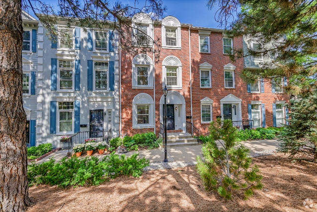 Building Photo - 487 Josephine St