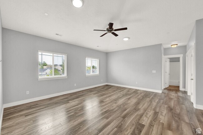 Foto del edificio - 226 W Ridge Rd