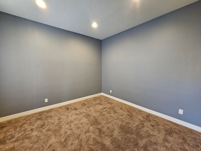 Foto del edificio - Spacious 4584 sq ft Home in Adora Trails!