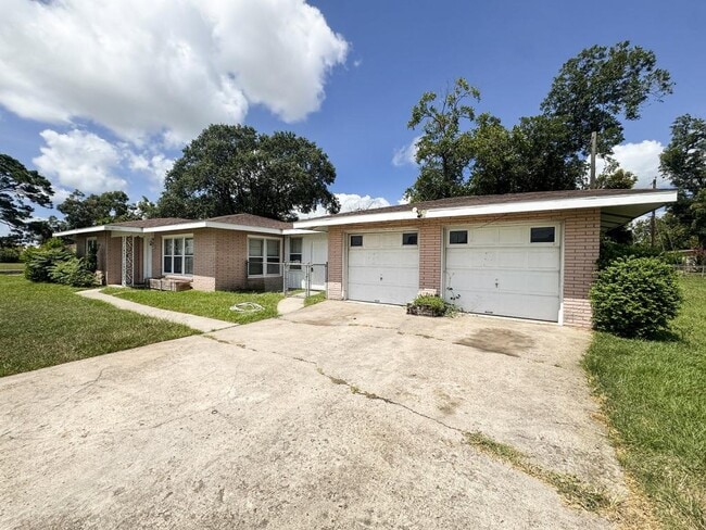 Building Photo - 8103 N Navarro St