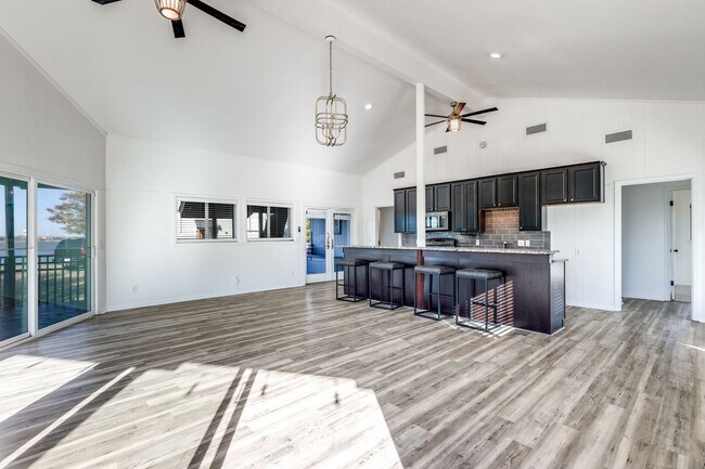 Foto del edificio - 4012 Tennis Club Rd