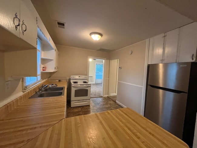 Foto del edificio - 1 Bedroom/ 1 Bathroom Duplex plus office, ...