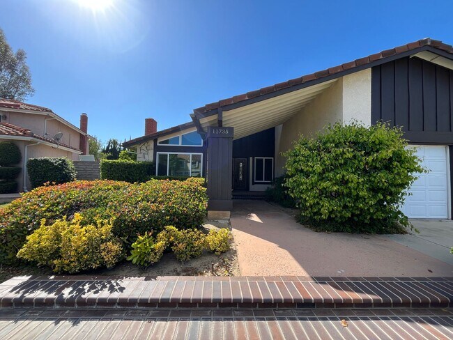 Building Photo - Porter Ranch 4+2 w/pool, upgraded kitchen + 3 car garage!