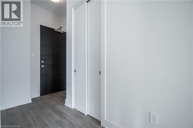 Building Photo - 212 King William St