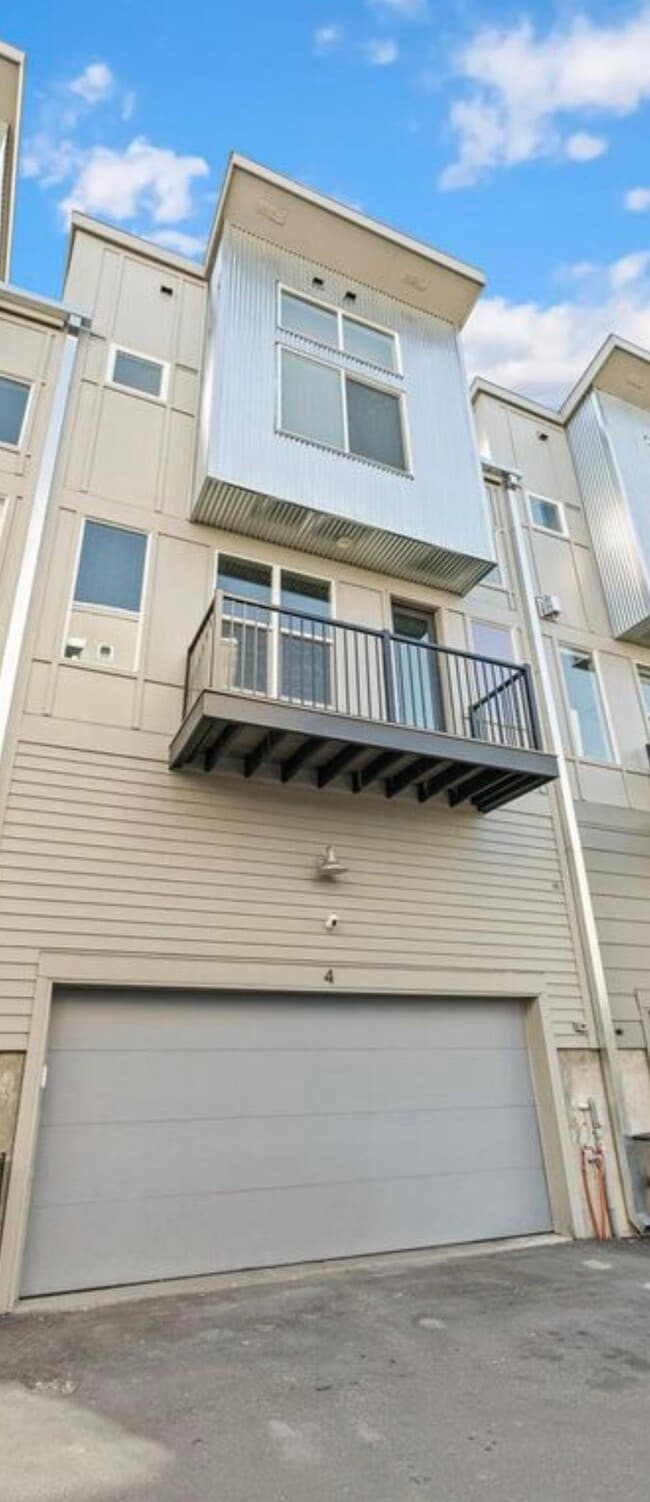 Building Photo - 8711 E Hampden Ave