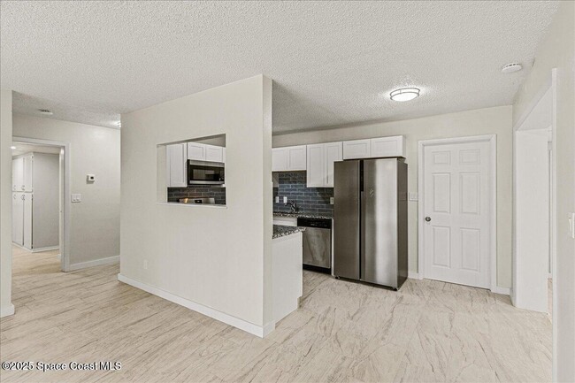 Building Photo - 1104 Azalea Ln