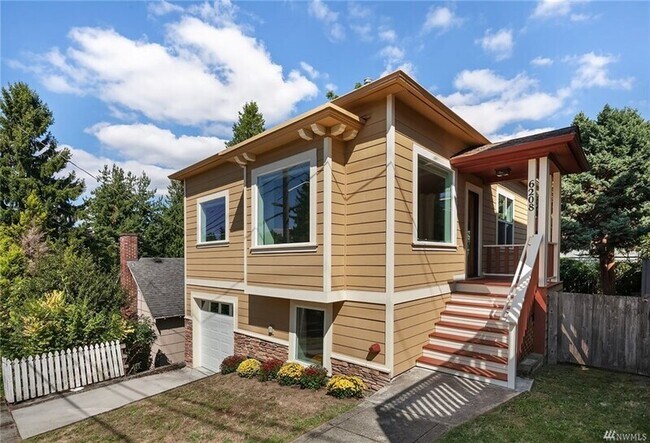Building Photo - 6208 Fremont Ave N