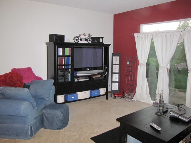 Foto del edificio - 2 Bed/1.5 Bath Townhome in Shakopee Availa...