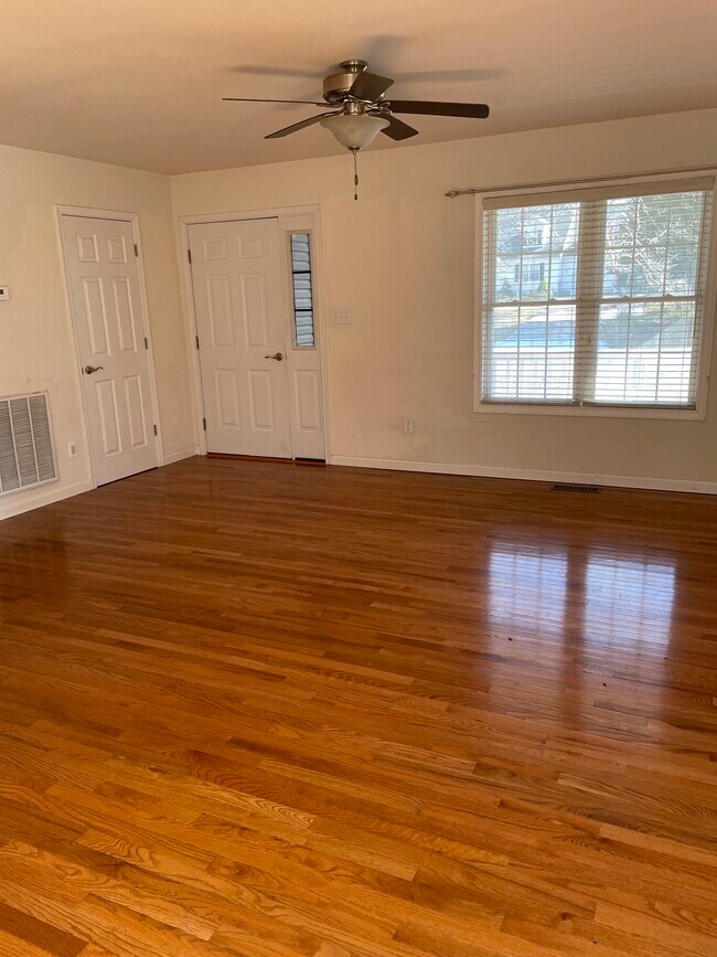 Building Photo - 37084 Mutiny Dr