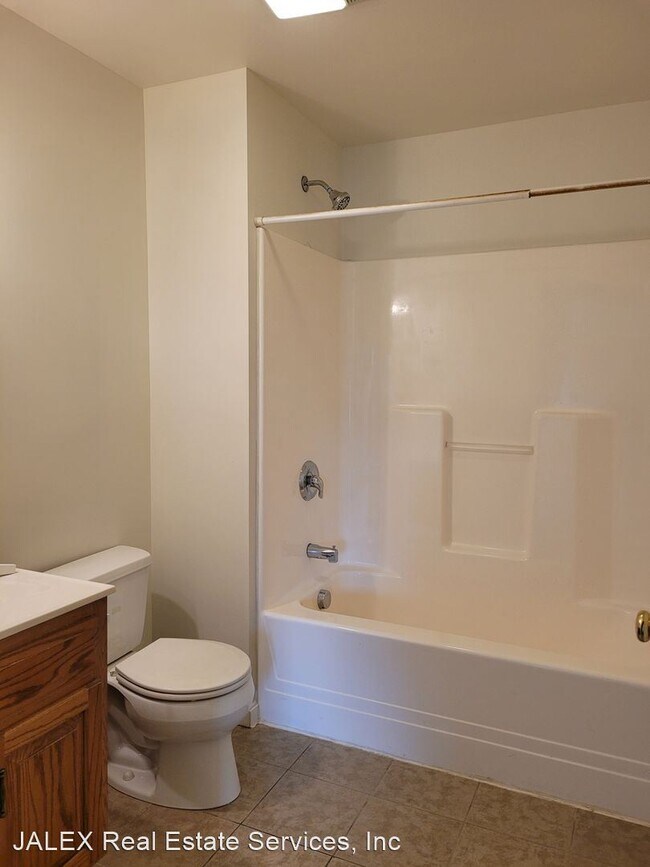 Building Photo - 3 br, 1 bath House - 234 High Street
