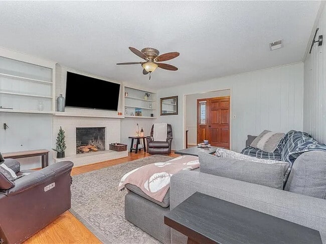 Building Photo - Earn Wealth While Leasing - Like a Homeown...