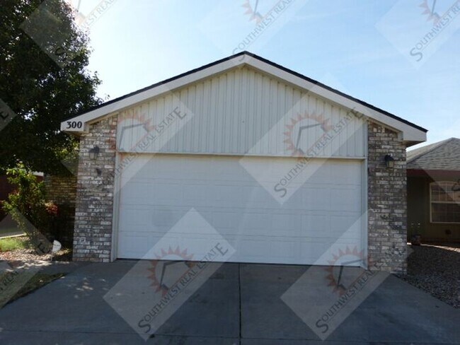 Foto del edificio - 3 Bed 2 Bath 2 Car Garage