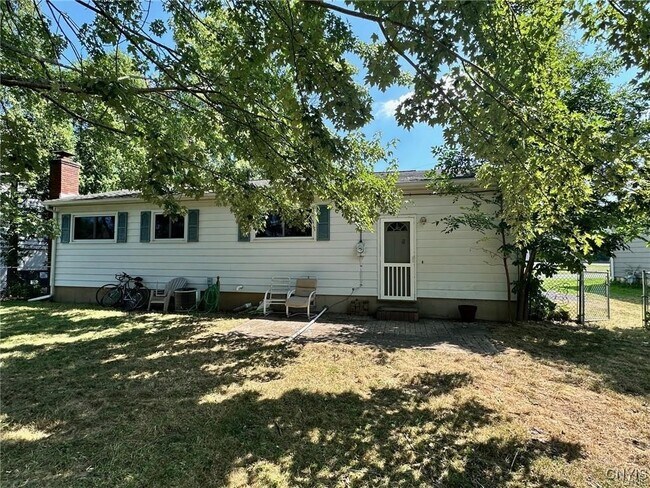 Building Photo - 7843 Glenwood Dr N