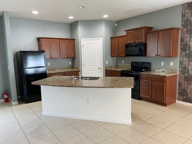 Foto del edificio - 610 Silverthorn Pl