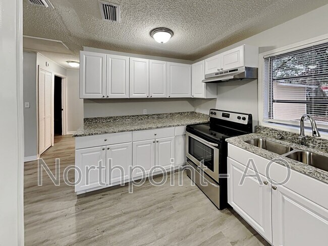 Foto del edificio - 1218 E Bougainvillea Ave