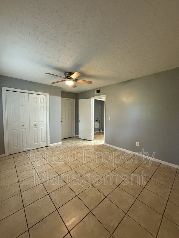 Building Photo - 6200 Olde Towne Dr
