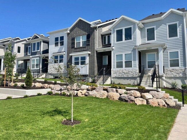 Building Photo - Beautiful Poolside Townhome at The Exchange!