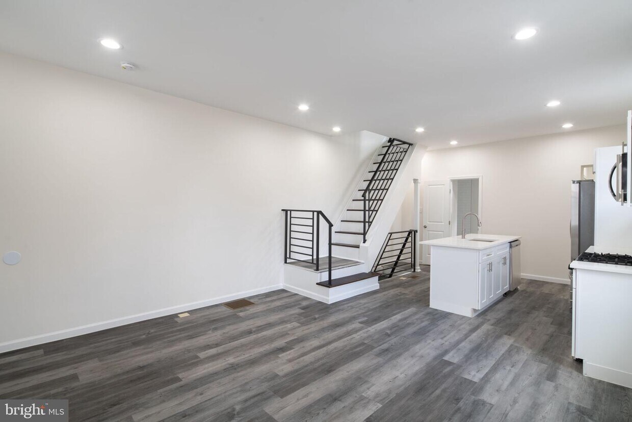 454 Fitzgerald St, Philadelphia, PA 19148 Townhouse for Rent in