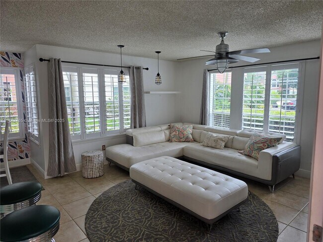 Building Photo - 1365 Crystal Way
