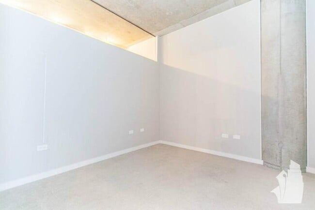 Building Photo - Stunning two-bedroom, two-bathroom apartme...