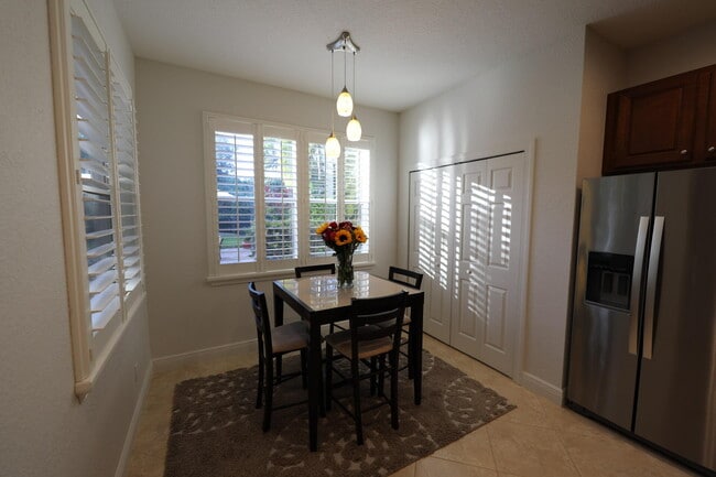 Building Photo - 5027 Dulce Ct