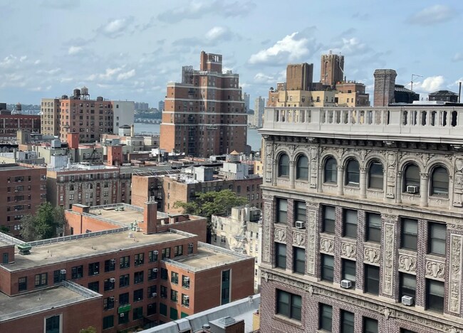 Building Photo - 251 W 96th St