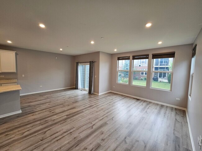 Foto del edificio - 165 Waverly Ct