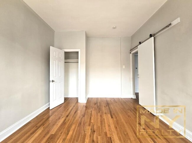 Building Photo - 2 bedroom in ASTORIA NY 11103