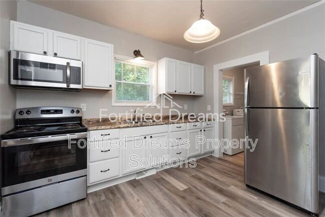 Foto del edificio - 712 Englewood St