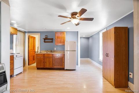 Foto del edificio - 4689 Center St