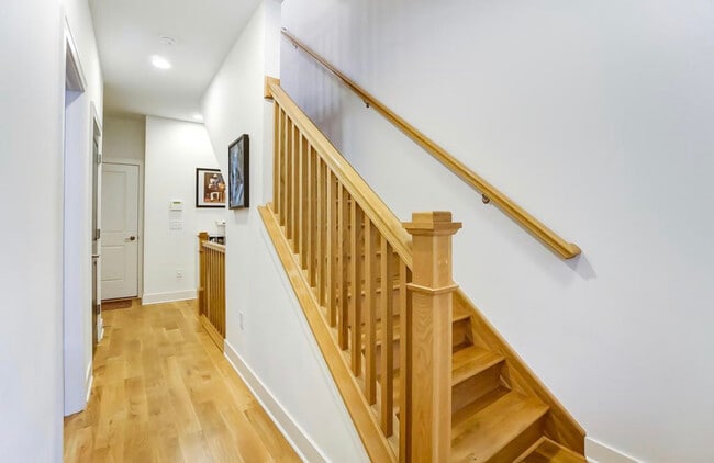 Building Photo - 1069 Harrison Park Pl