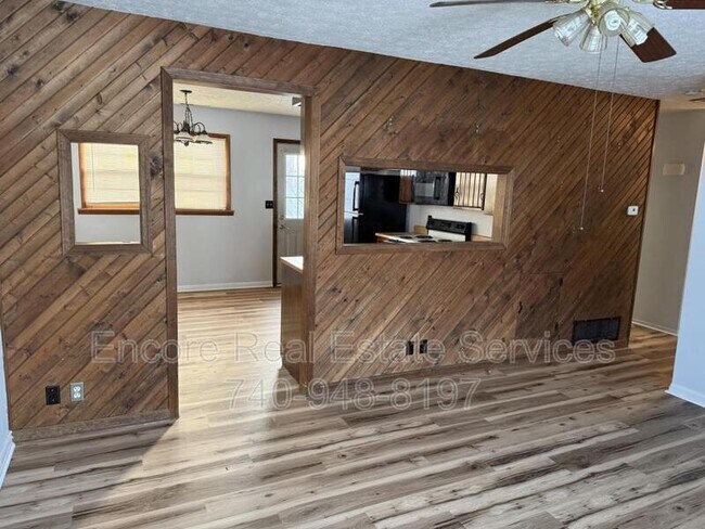 Foto del edificio - 545 Seneca Dr