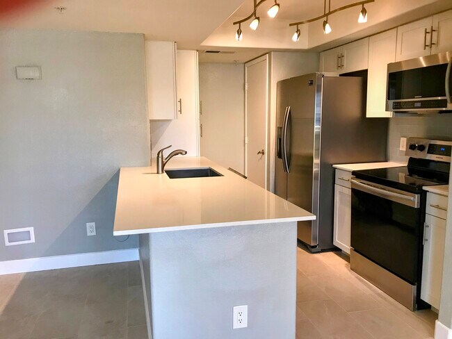 Quartz Counters - 1333 E Morten Ave