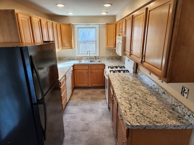 Kitchen - 4607 James St