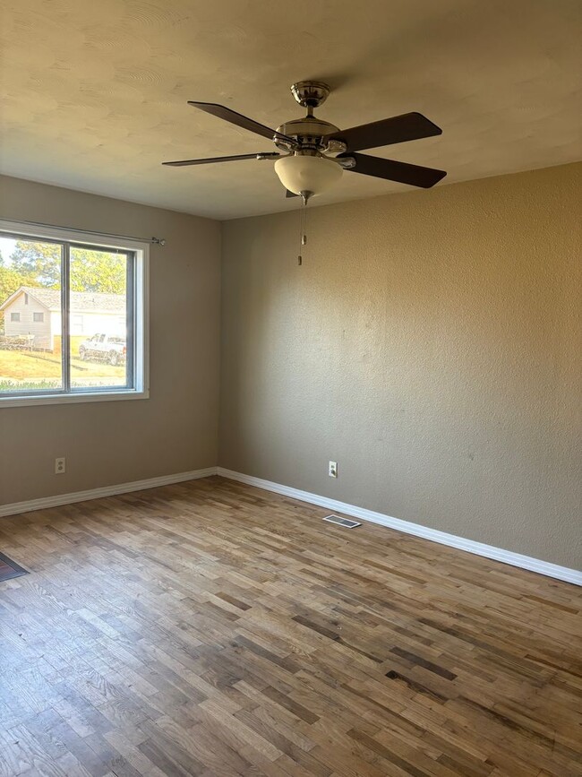 Foto del edificio - Excellent location! Close to Berryhill Par...