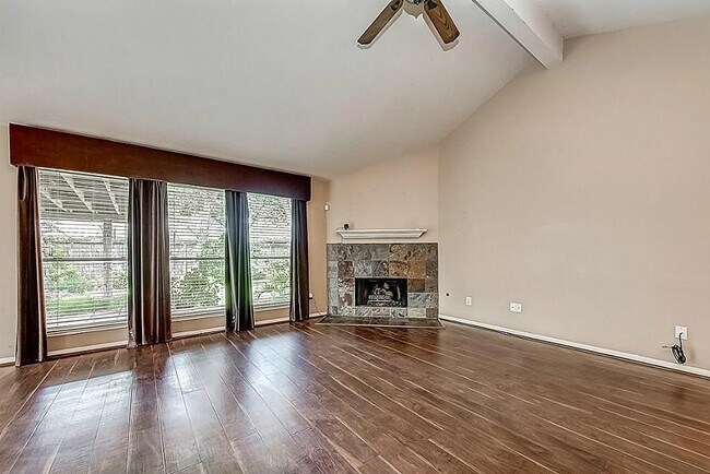 Foto del edificio - 2910 Huntington Way