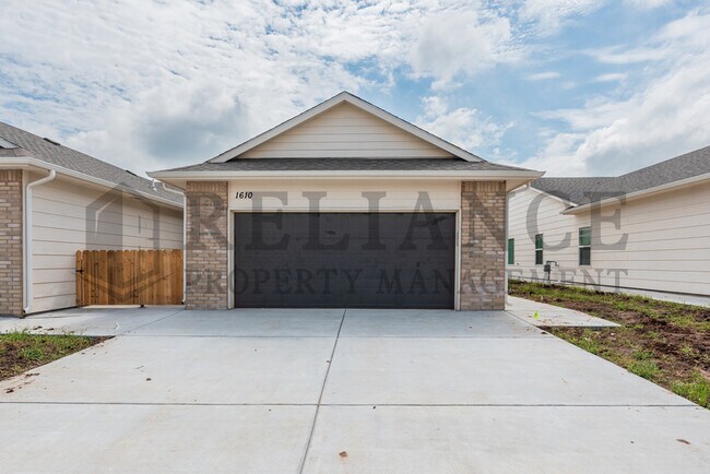 Building Photo - 6814 White Pine