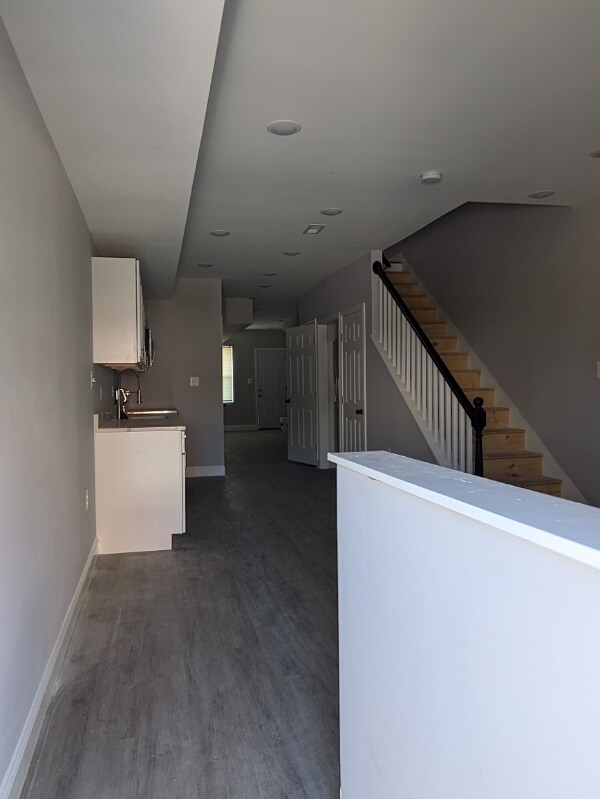 Building Photo - 543 E 23rd St