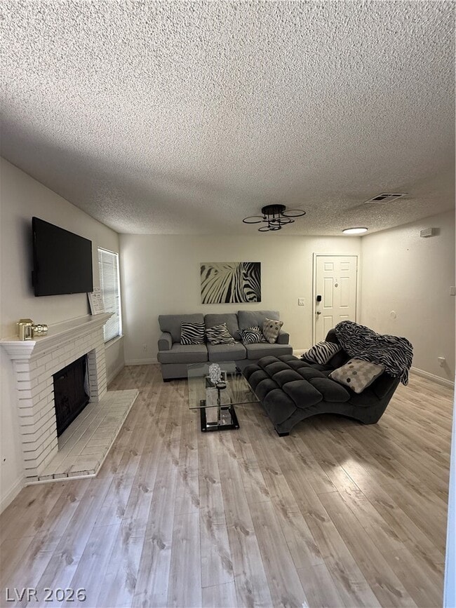 Foto del edificio - 5576 W Rochelle Ave.