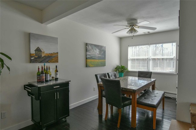 Foto del edificio - 32 Stony Hollow Ln