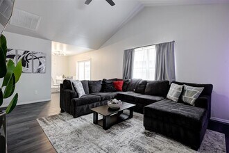 Building Photo - 2820 Dalewood Pl