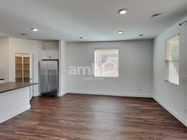 Foto del edificio - 9123 Taft Point Ct